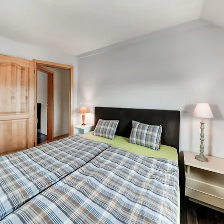 Hillside Apartment, Cleaning Included